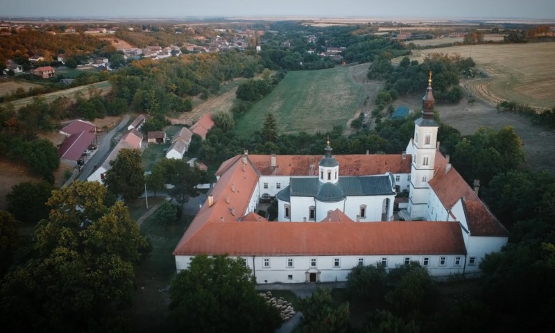 Dron snimak manastira Krušedol